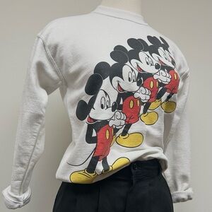 Vtg Disney crewneck sweatshirt in white
